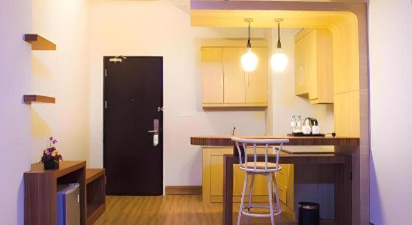 Ayola First Point Hotel Pekanbaru 12/48