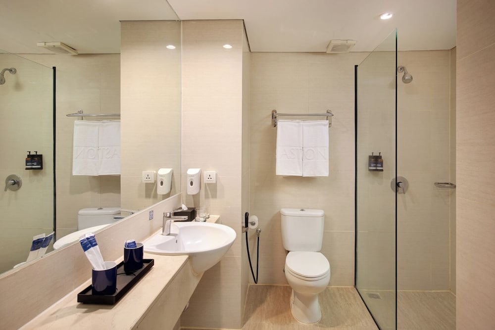 Aston Inn Pantai Losari Makassar 53/55