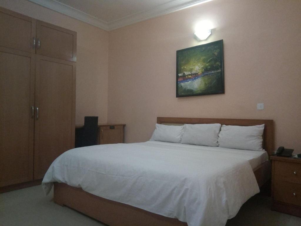 Allen Suites 2/12
