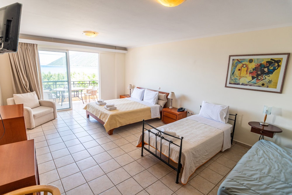 GRAND NEFELI HOTEL 18/50