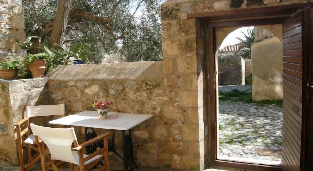 Dorovinis Monemvasia Castlehouses 26/45