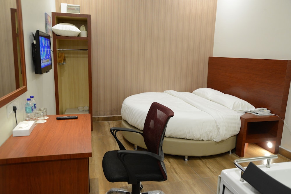 Elegant Hotel 27/45