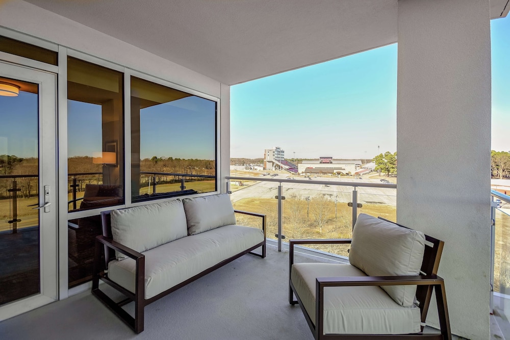 Embassy Suites by Hilton Jonesboro Red Wolf Convention Center 37/60