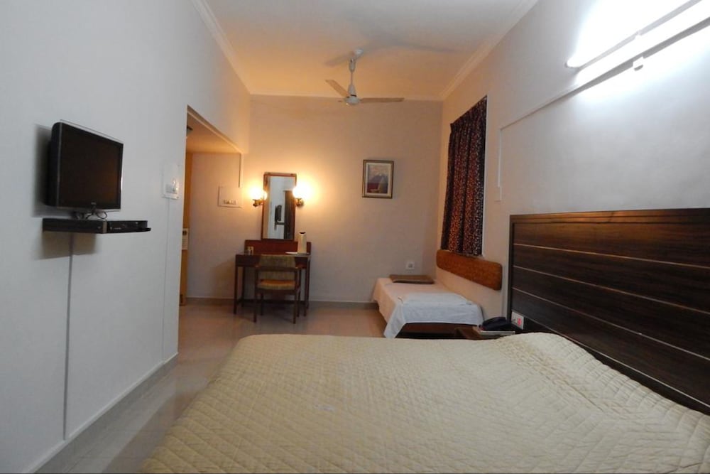 Hotel Raviraj 11/35