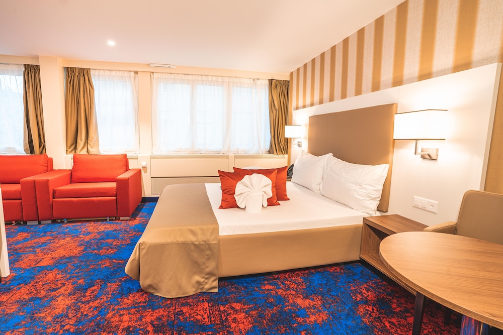 My Home Hotel 11/65