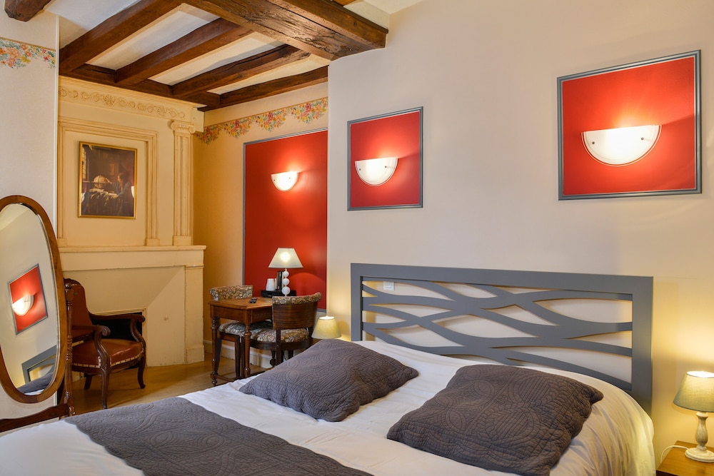 MANOIR DE LA GIRAUDIERE 25/42