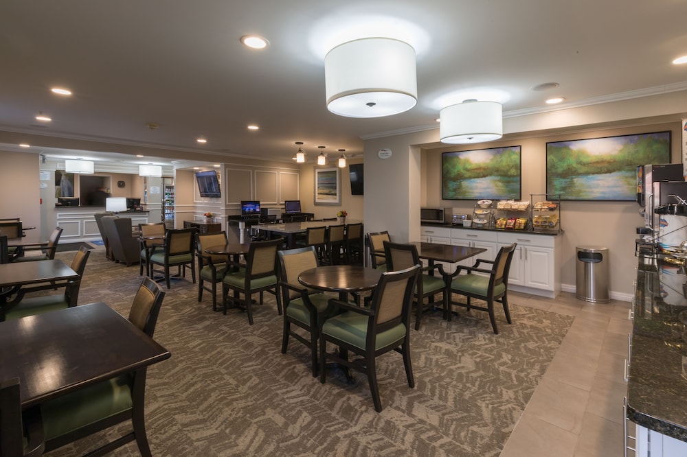 Baymont By Wyndham Detroit Airport/Romulus 26/36