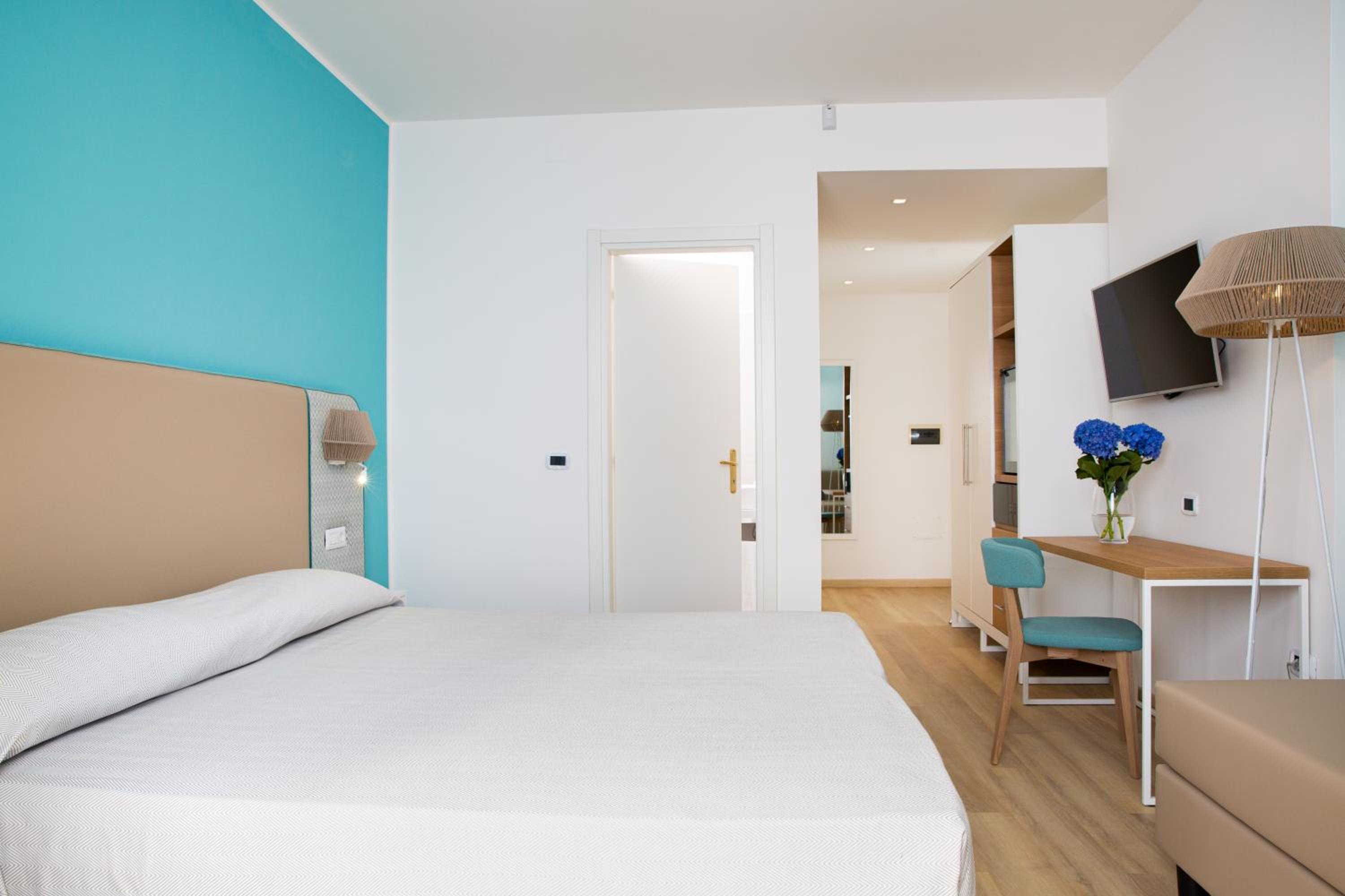 Deluxe, Triple, Sea View