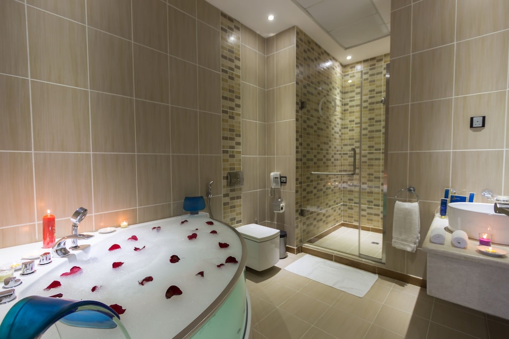أجنحة كيو جدة باي إيوا(Q Suites Jeddah By Ewa) 20/35