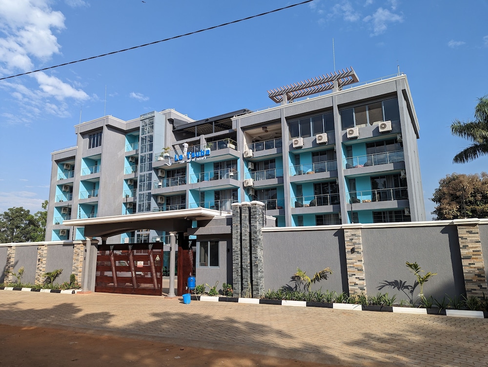 Le tsuba Grand Hotel in ARUA