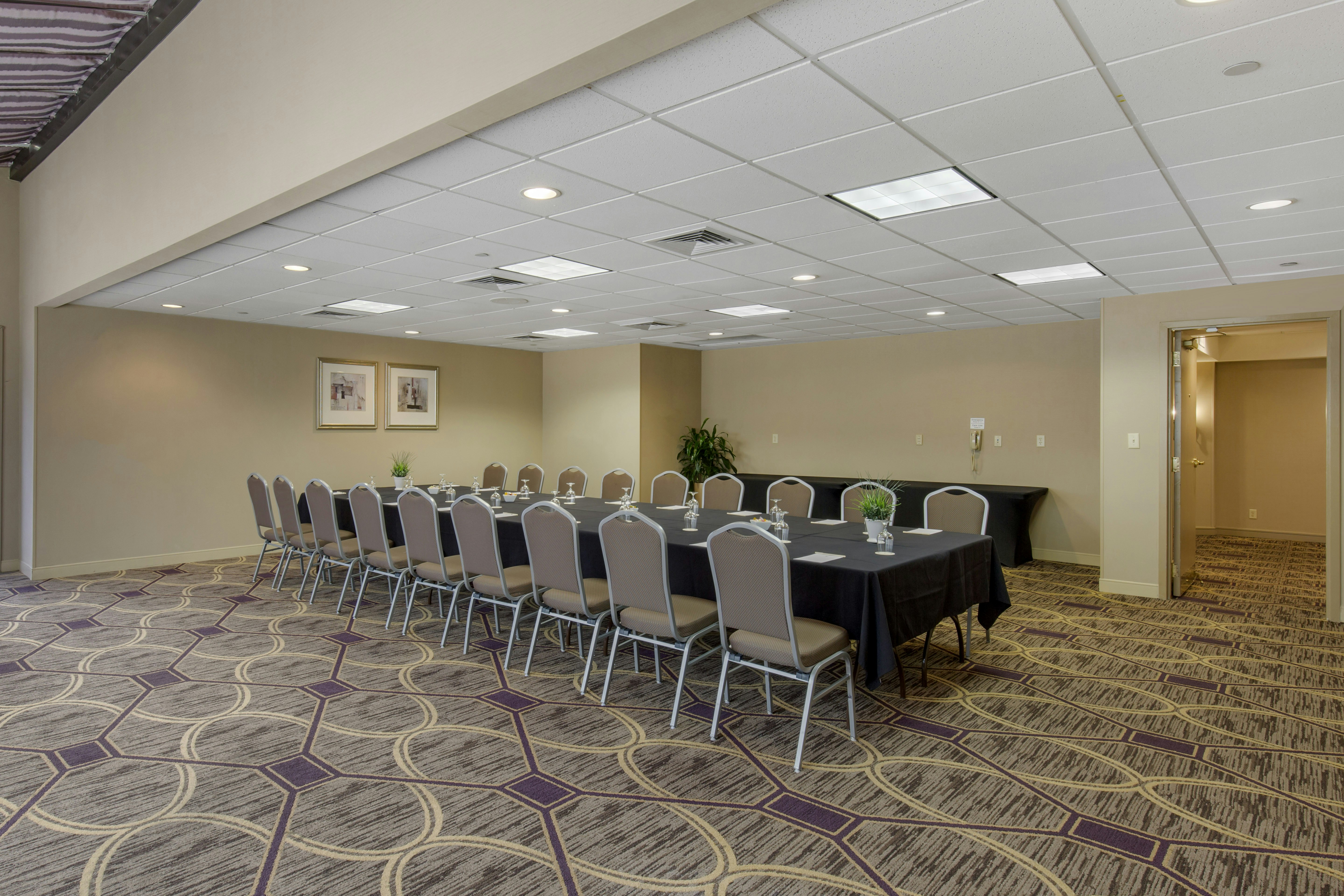 Doubletree Hotel Downtown Wilmington Legal 48/60