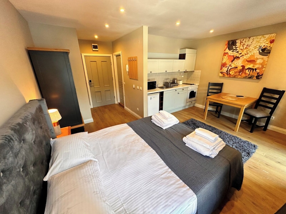Deluxe, Studio, Double Bed, Sauna, Hot Tub, Kitchen