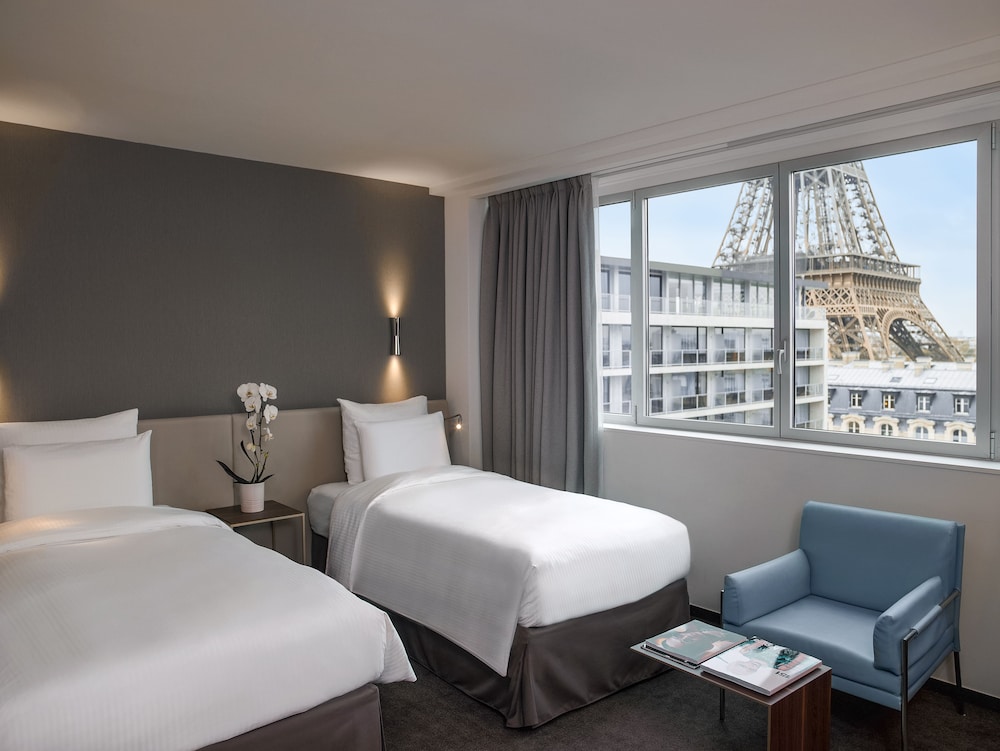 TOWER, SUPERIOR, QUEEN BED, EIFFEL VIEW, HIGH FLOOR