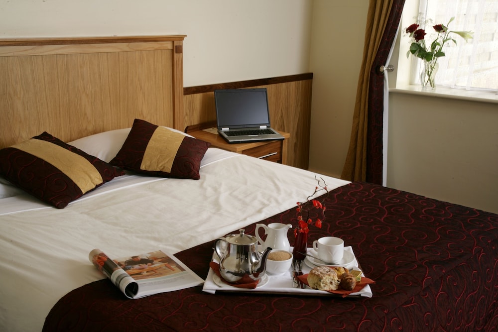 Bush Hotel 36/38