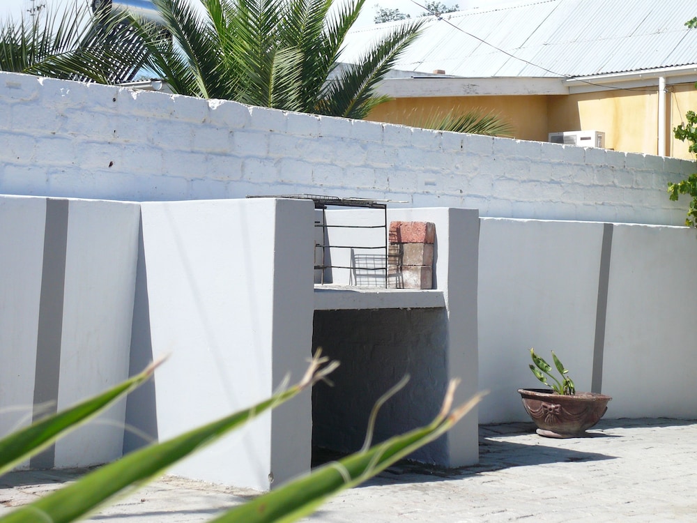 17 On Bird Guest House 3/50