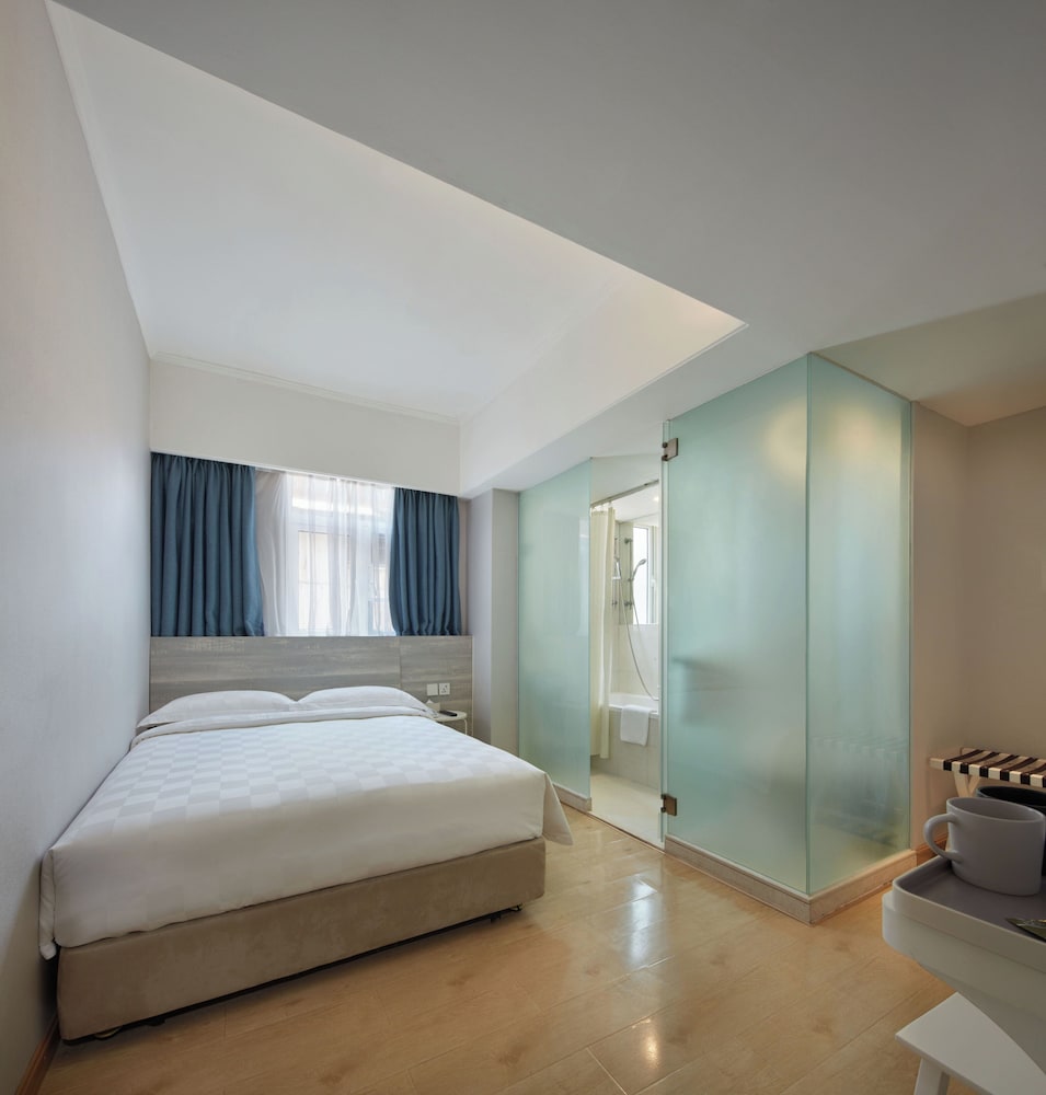 DELUXE, DOUBLE BED