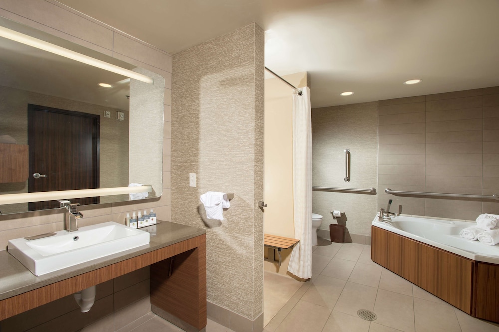 The Broadway Columbia A Doubletree By Hilton 10/41