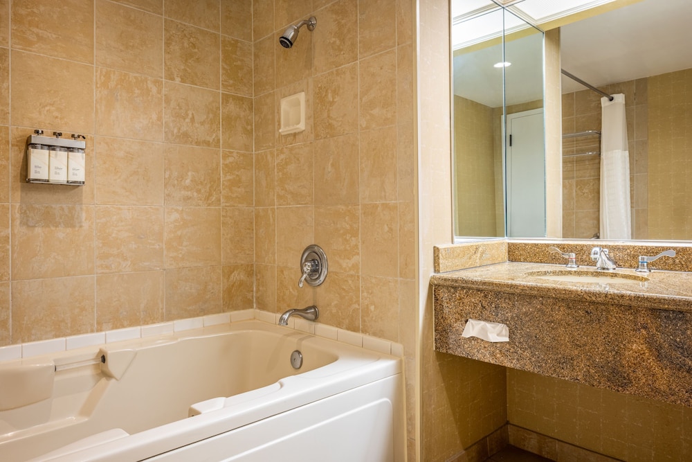 Horseshoe Bossier City - A Caesars Rewards Destination 65/67