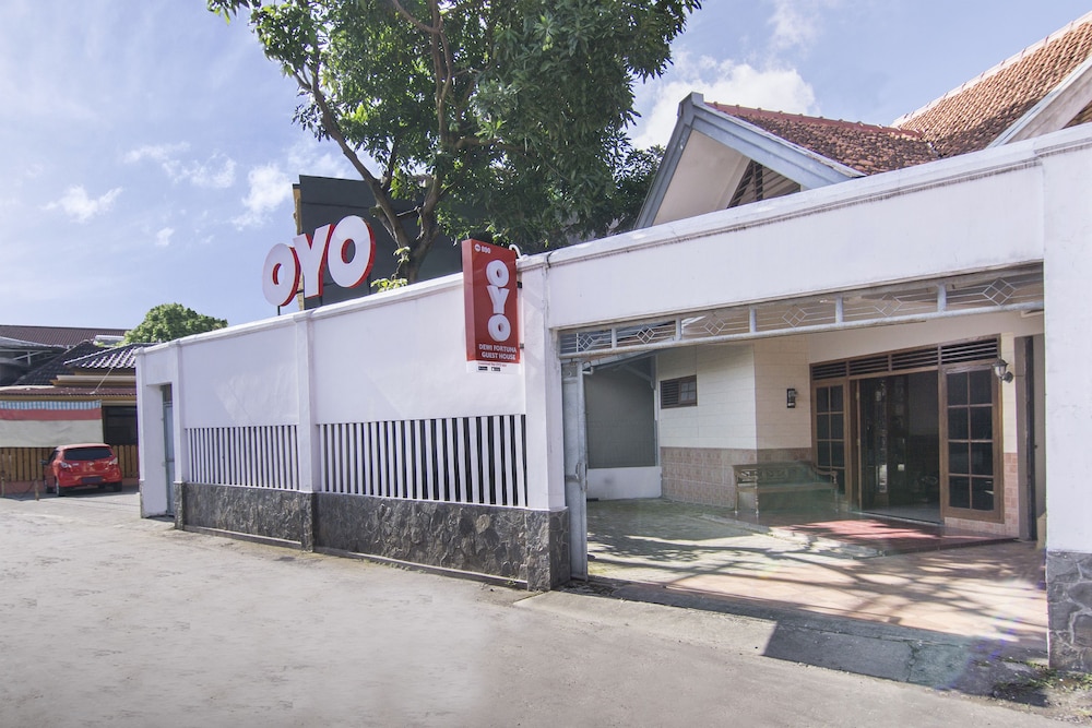 OYO 890 Dewi Fortuna Guest House 23/26