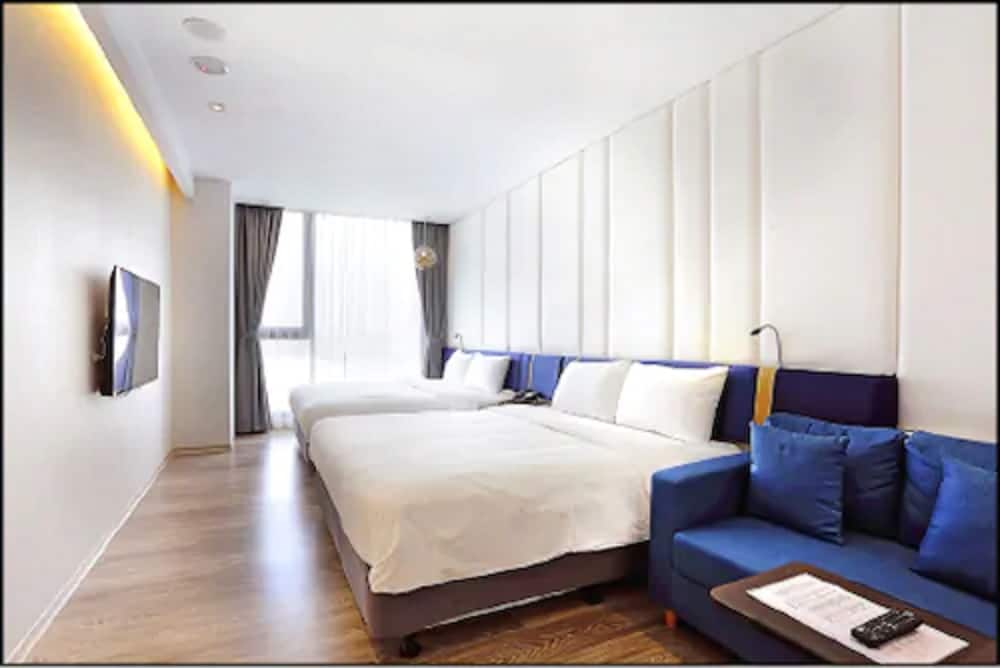 Explore Hotel 16/28