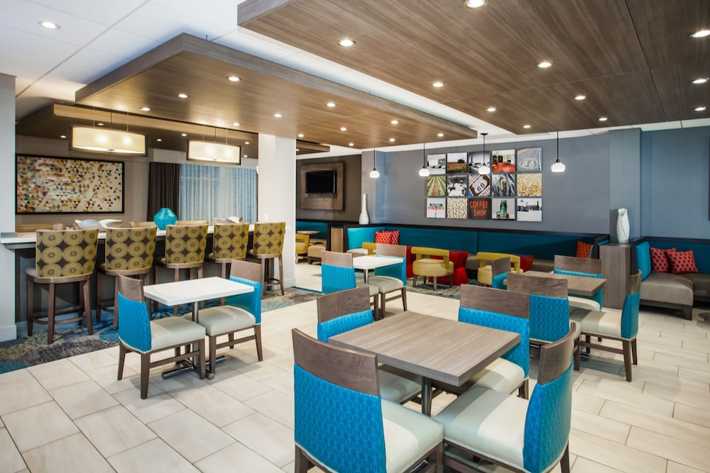 Holiday Inn Express Suites Litchfield West 45/56