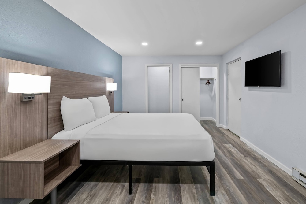 Birchwood Suites 27/50