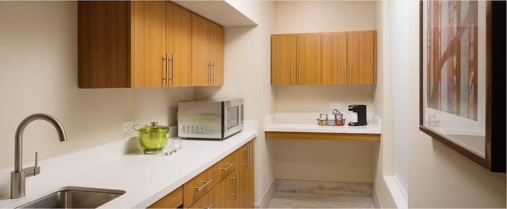 Hyatt Place Lubbock 25/54