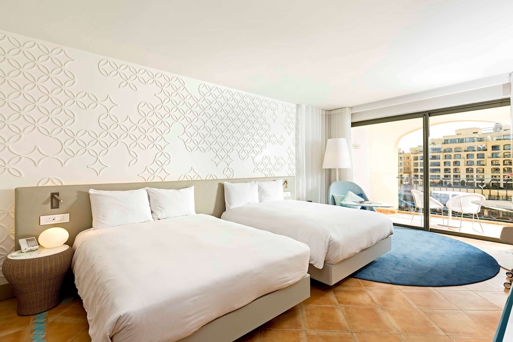 HILTON MALTA 23/100
