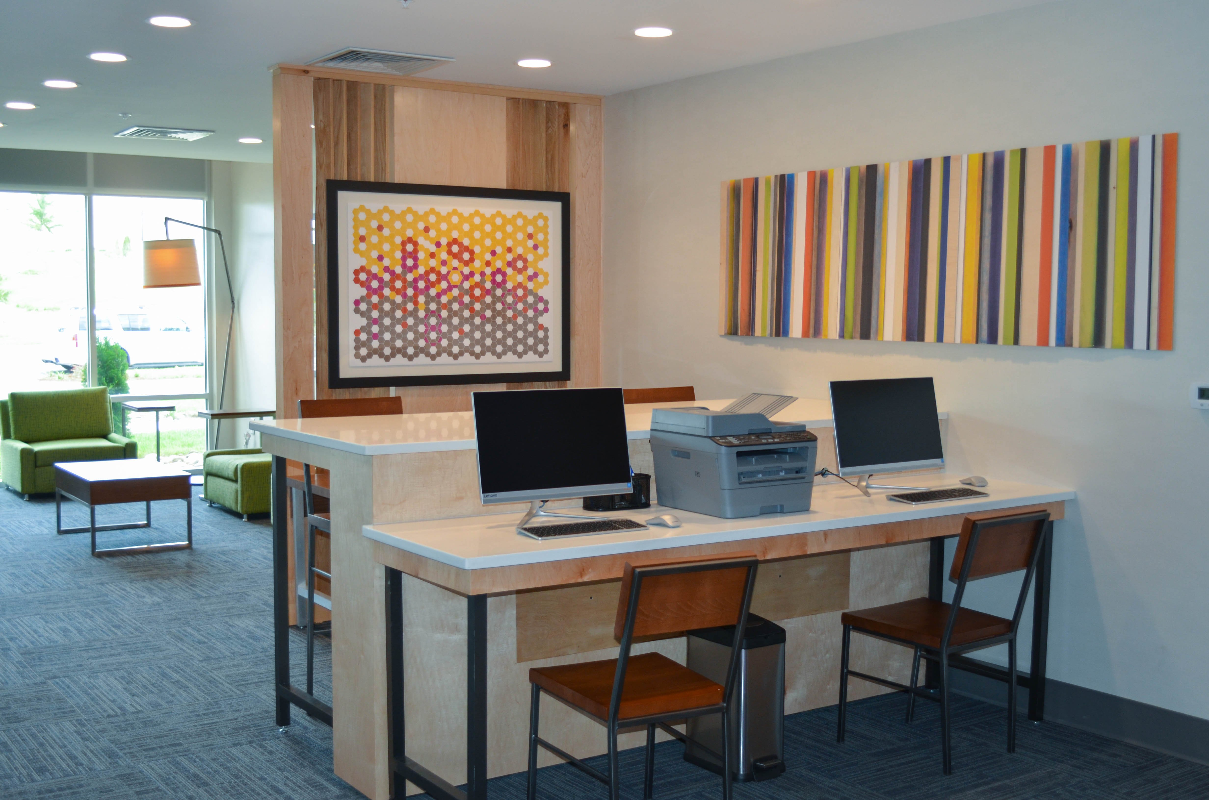 Holiday Inn Express Suites Charlotte Ne University Area 34/40