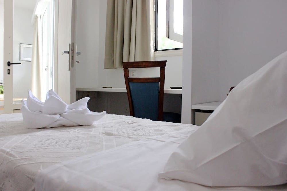 Elizabeth Suites 7/50