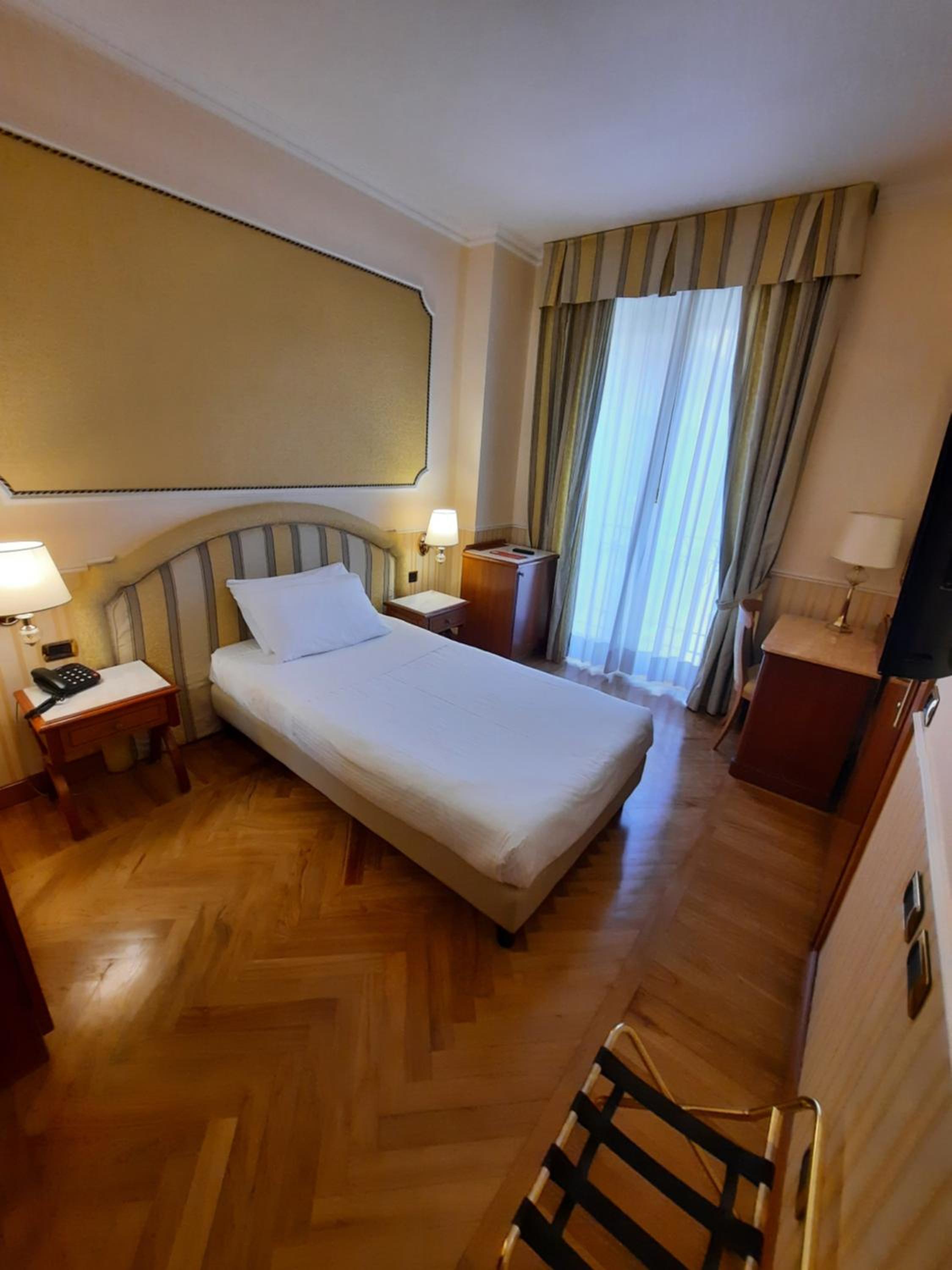 Room, Single