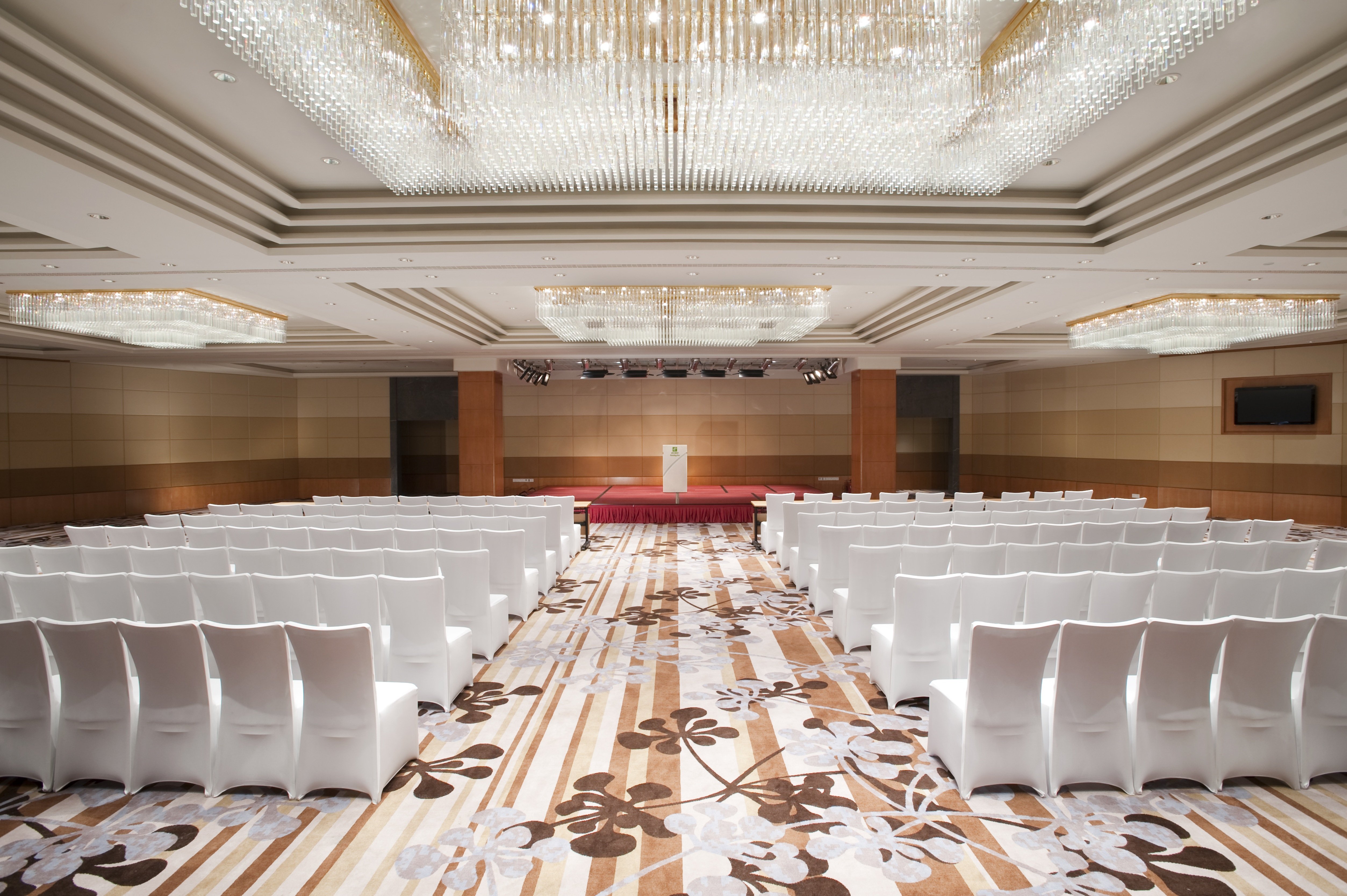 Holiday Inn Tianjin Riverside 67/79
