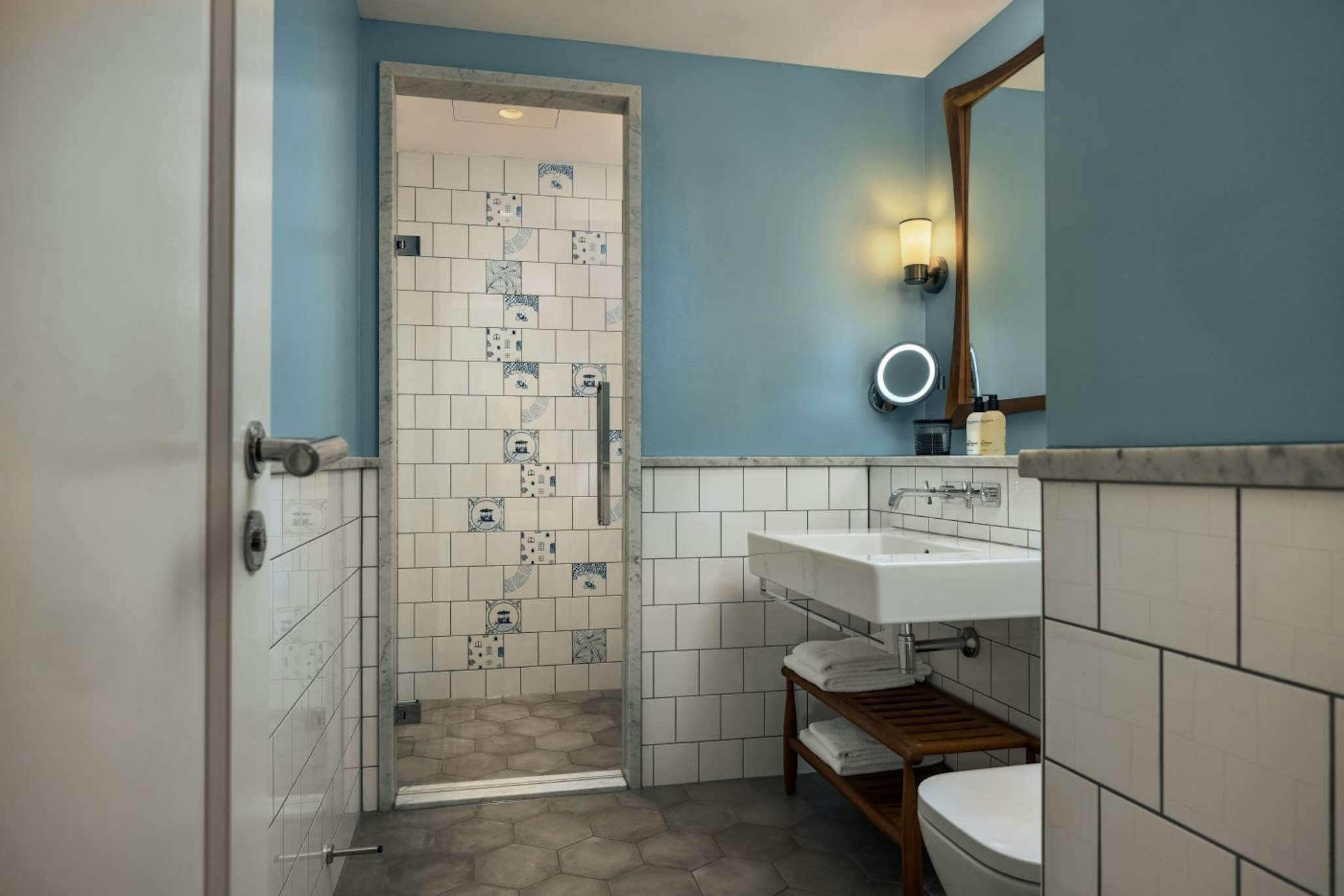 Hotel Twenty Eight 46/47