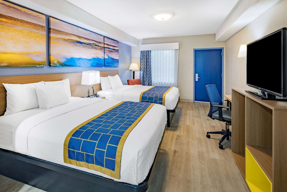 Days Inn & Suites by Wyndham Savannah Midtown 15/56