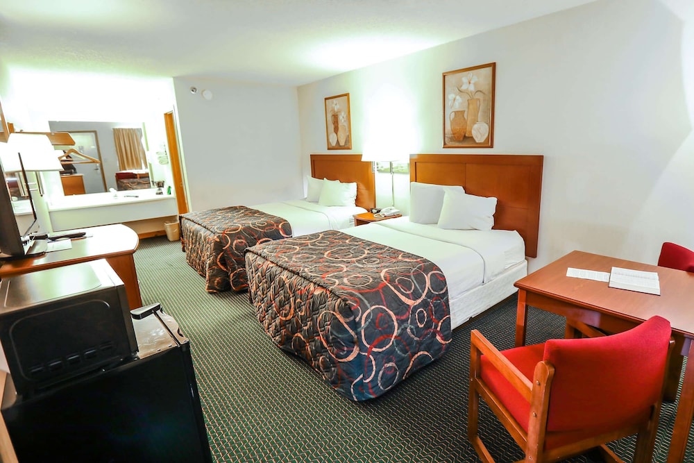 Super 8 by Wyndham Branson Shepherd of the Hills Exwy 22/60