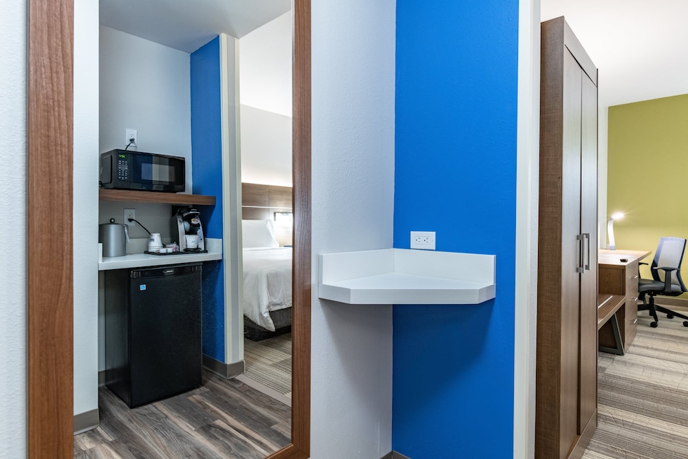 Holiday Inn Express And Suites Moundsville 51/61