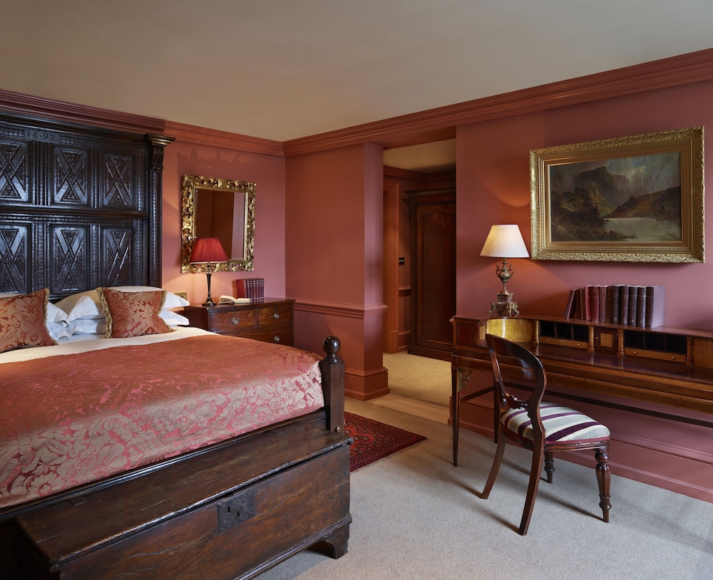 SUPERIOR, QUEEN BED
