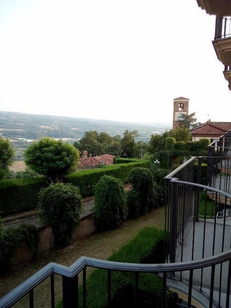 Hotel Castello Di Santa Vittoria 42/47