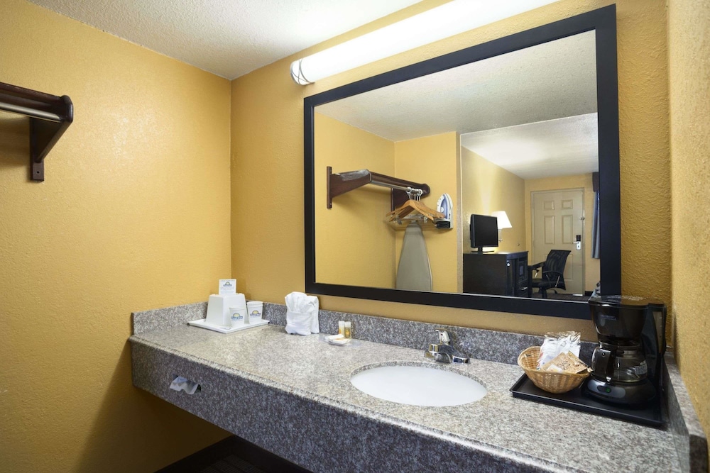 Days Inn By Wyndham Conway 15/33