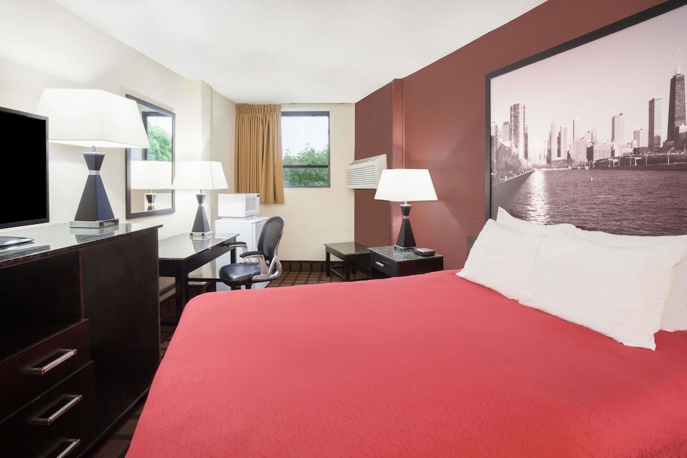 Super 8 By Wyndham Chicago IL 8/25