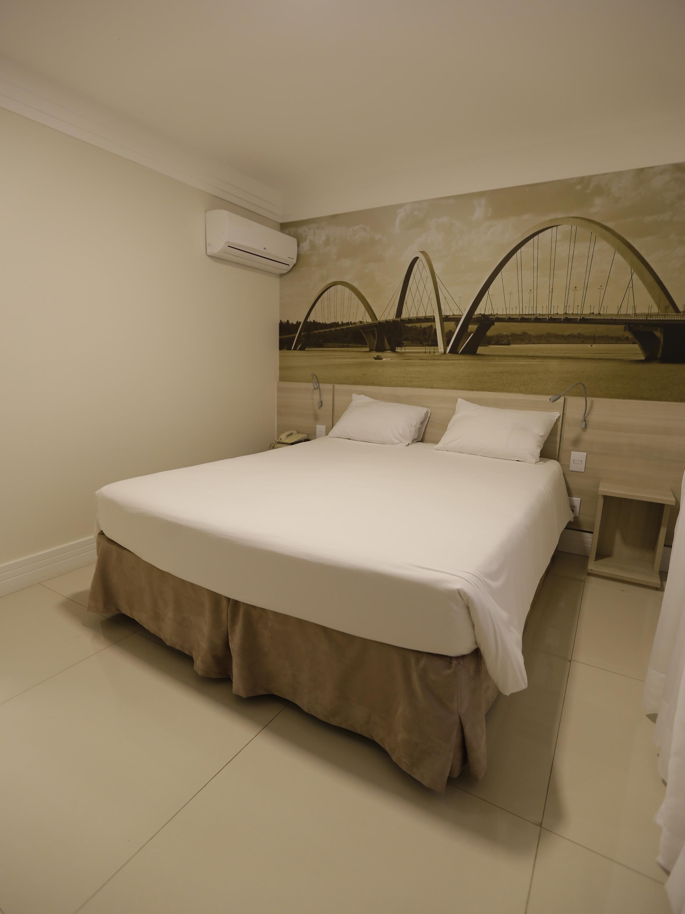 JUNIOR SUITE, QUEEN BED