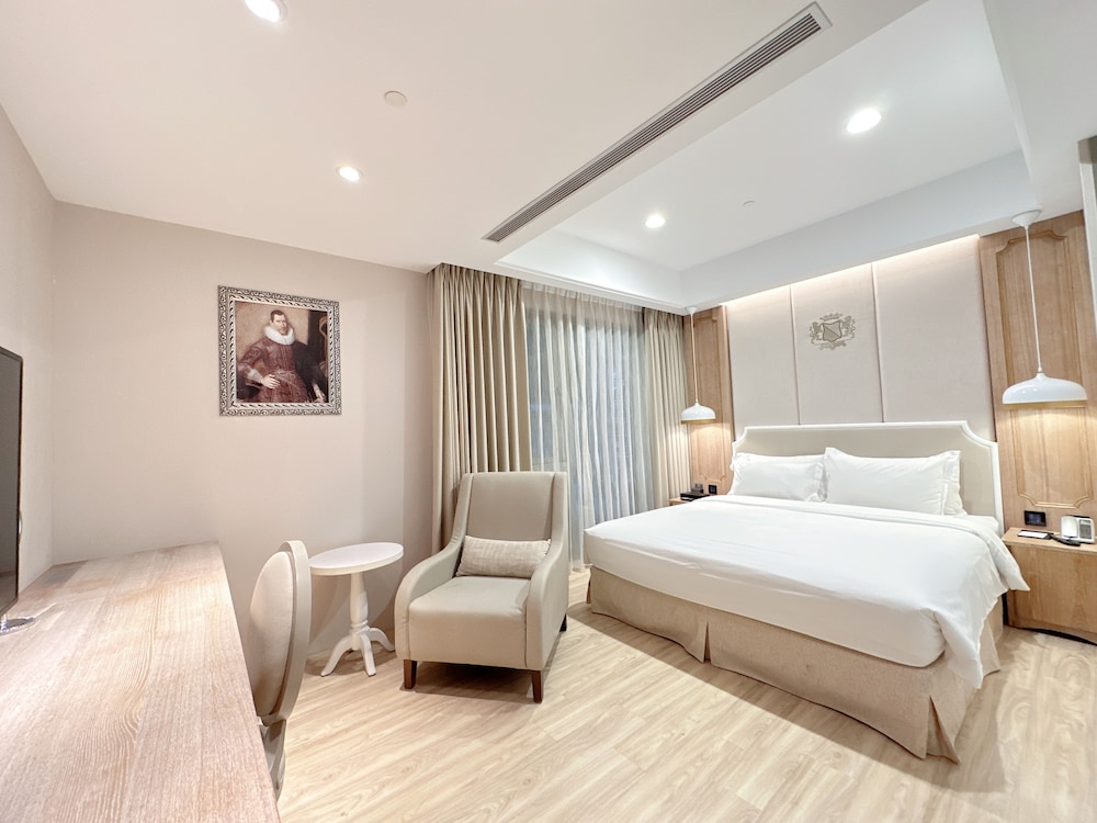 Hua Hotel 18/67