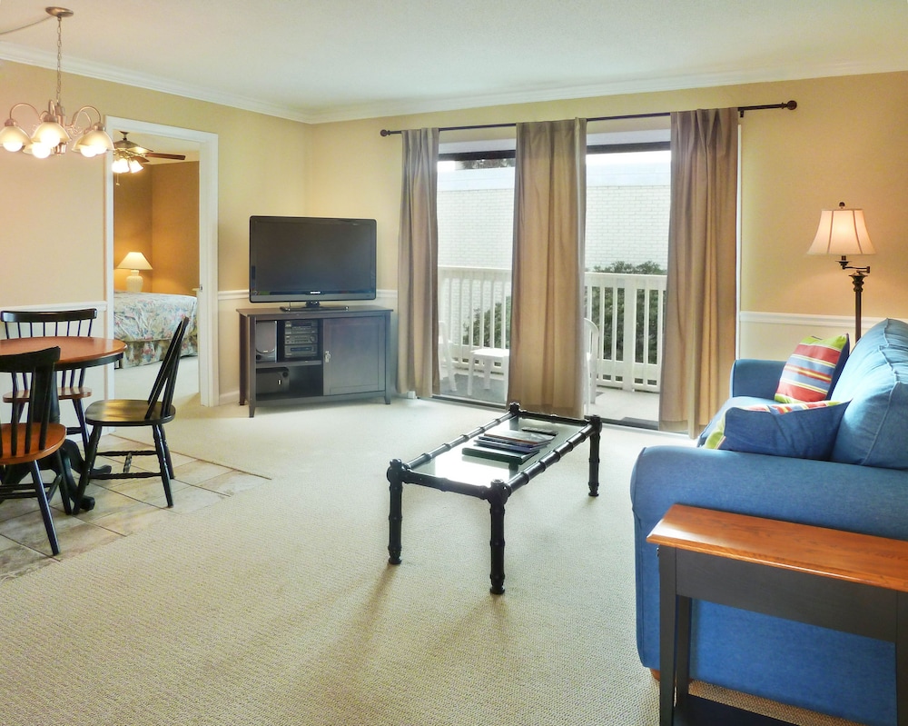 The Oceanfront Litchfield Inn 42/75