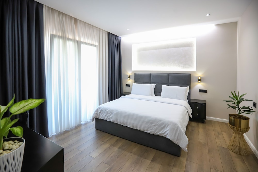 Imperator Hotel 32/62