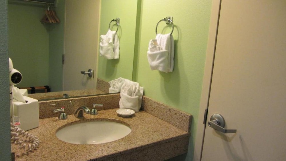 Inn at The Waterpark 27/64