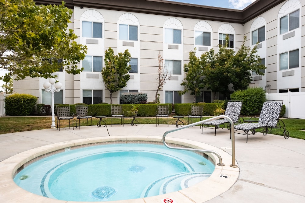 Hampton Inn Suites Salt Lake City Airport 5/82