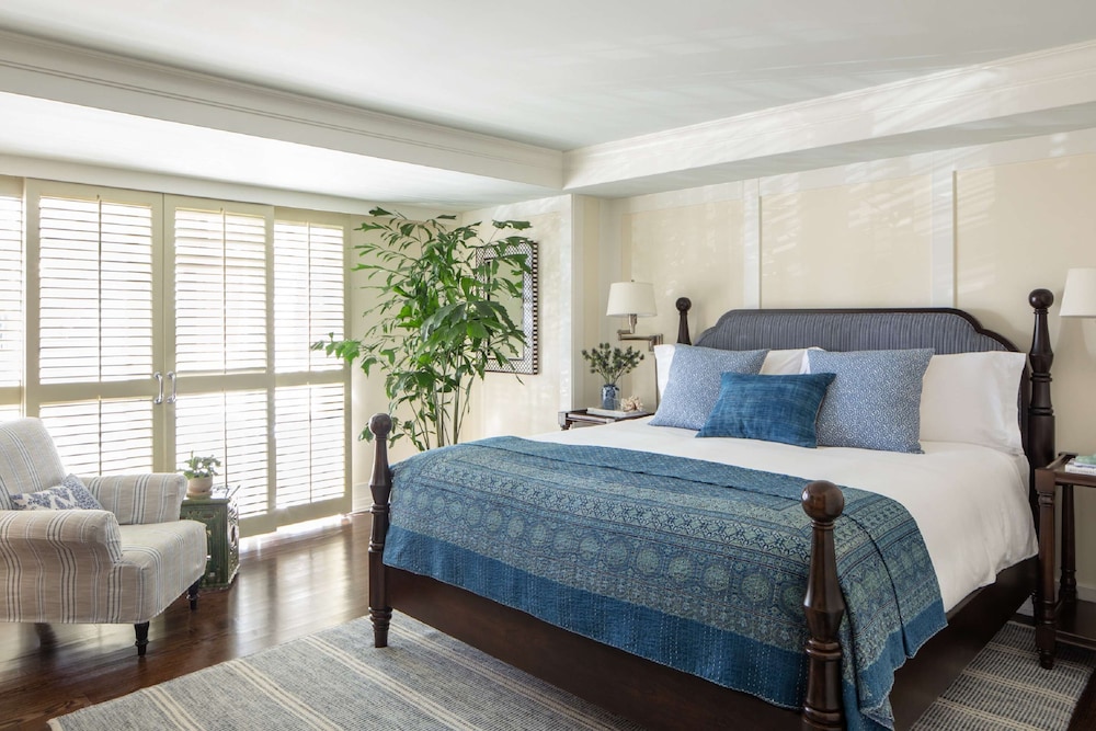 1 BEDROOM, SUITE, KING BED, SOFA