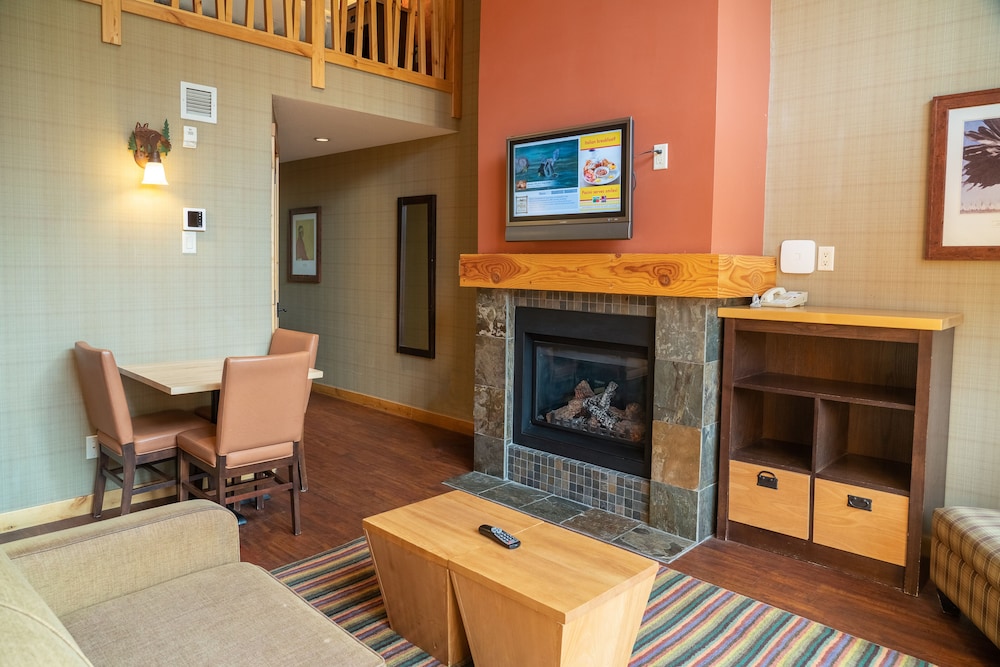 Fox Hotel & Suites 52/63