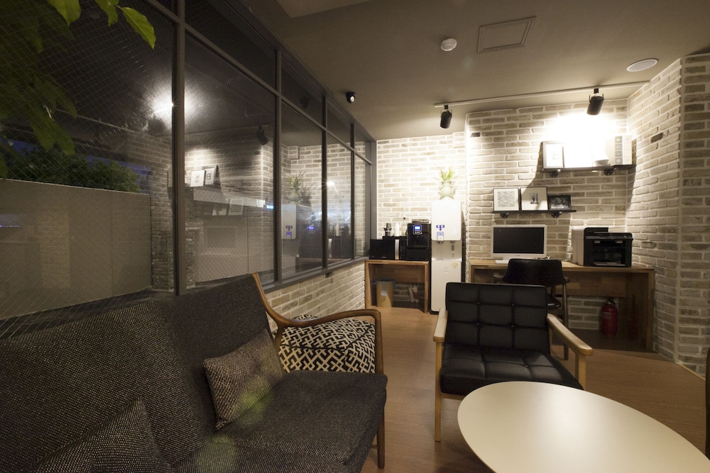 Brown Dot Hotel 29/39