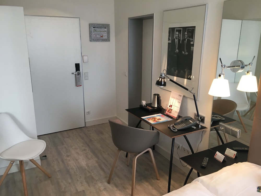 Hotel Amadeus 51/72